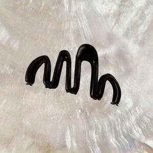 Spiral Large Metallic Super Strong Hair Clip – Black